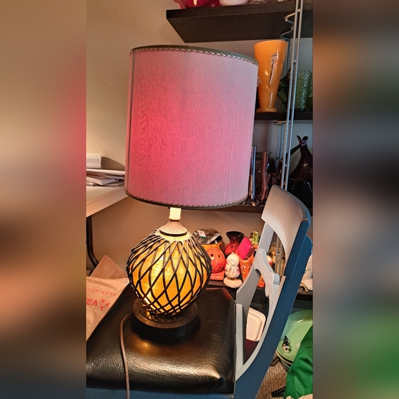 Vintage MCM Black And Gold Spagehtti Lucite Table Lamp - Picture 5 of 5